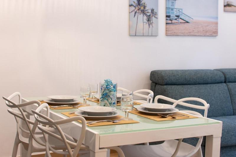 Two-Bedroom Deluxe Apartment image 4