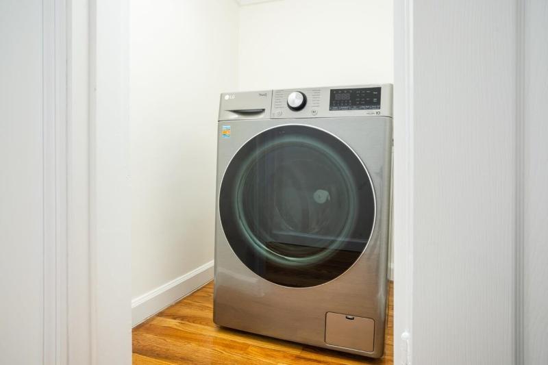 49-3B Newly renovated 2BR WD Midtown East - image 13