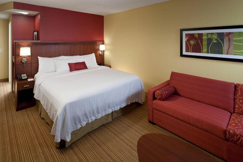 King Room with Sofa Bed image 1