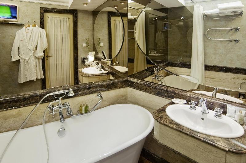 Superior Deluxe Double Room  image 2