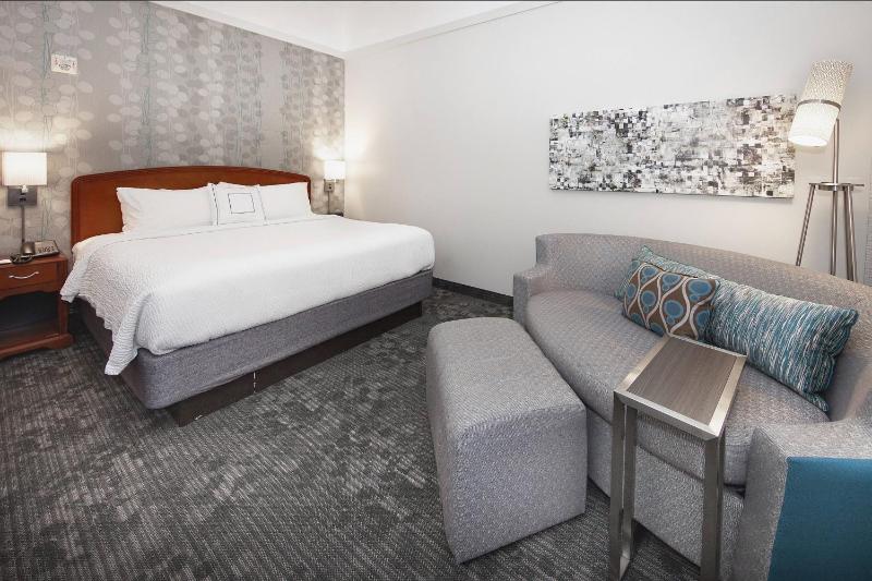 King Room with Sofa Bed image 1
