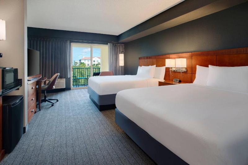 Queen Room with Two Queen Beds with Balcony image 1