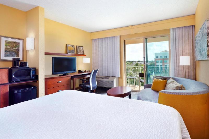 King Room with Balcony image 3