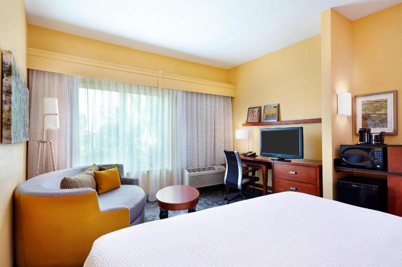 King Room with Sofa Bed image 2