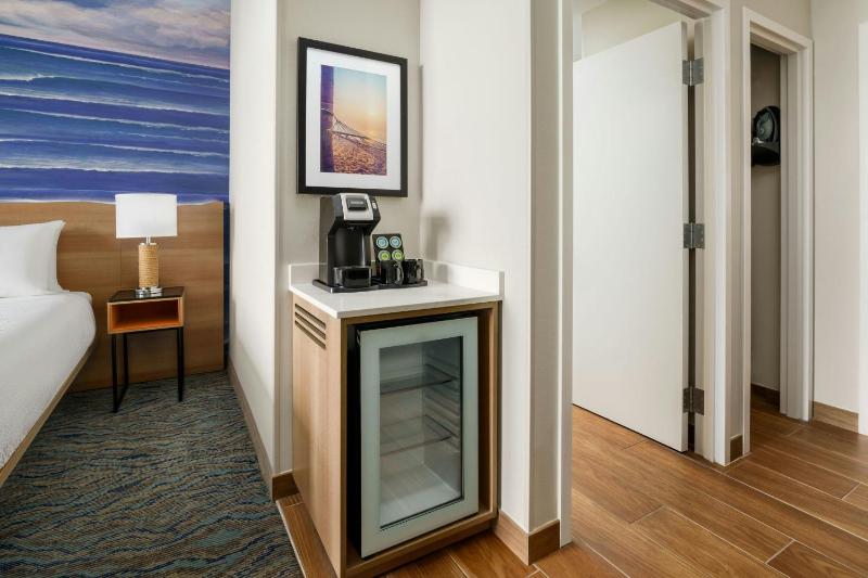 One-Bedroom King Suite with Water view image 4