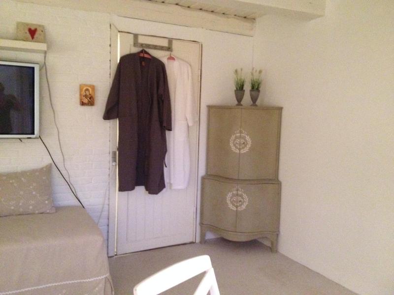 Family Room image 3