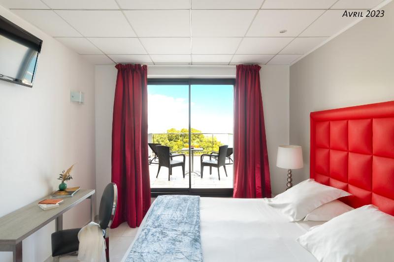 Superior Double Room - Gulf Side image 3
