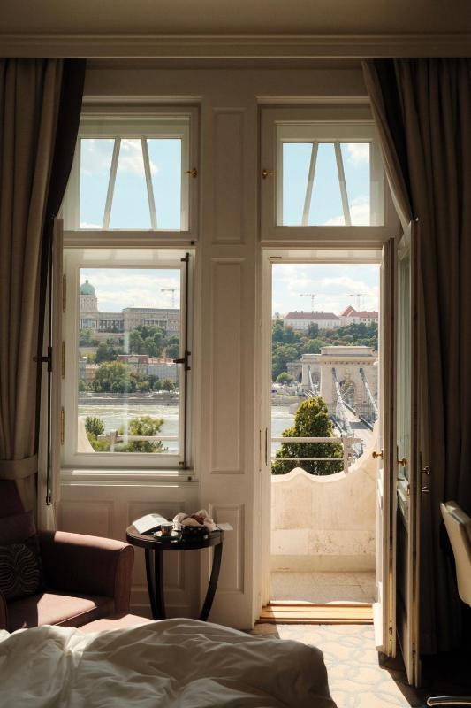 Danube River View King Room image 3