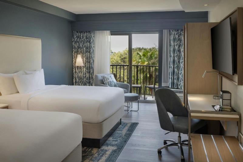 Guest room, 2 Queen, Balcony  image 1