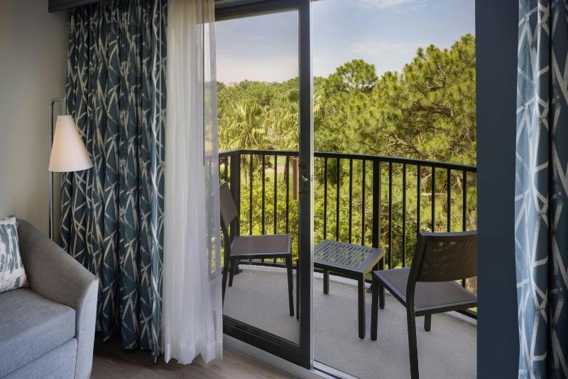 Guest room, 1 King, Sofa bed, Balcony image 4