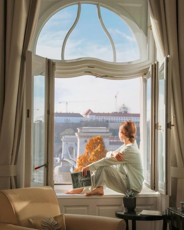 Danube River View King Room image 4