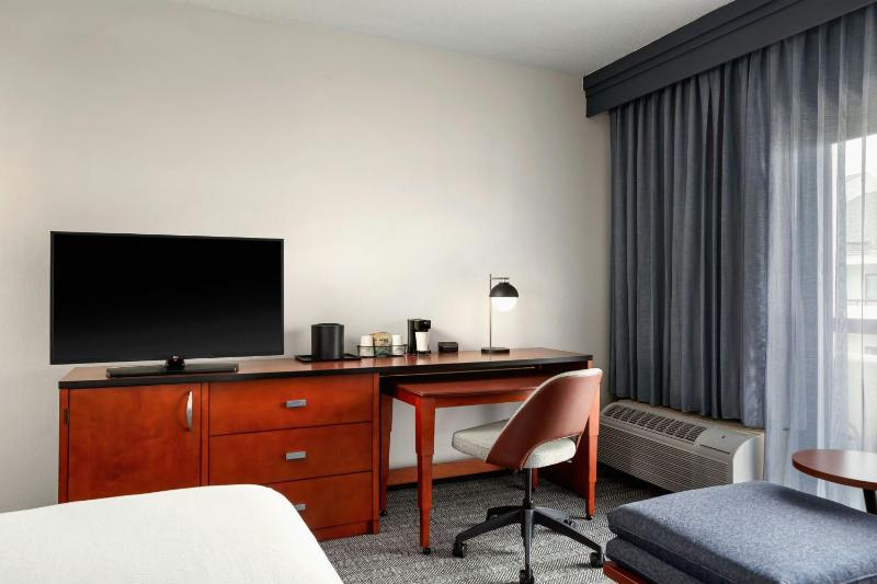 King Room image 3