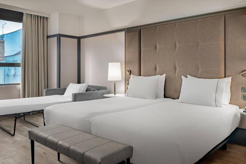 AC Hotel Avenida de America - image 8