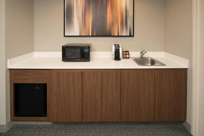 Courtyard by Marriott Portland North - image 7