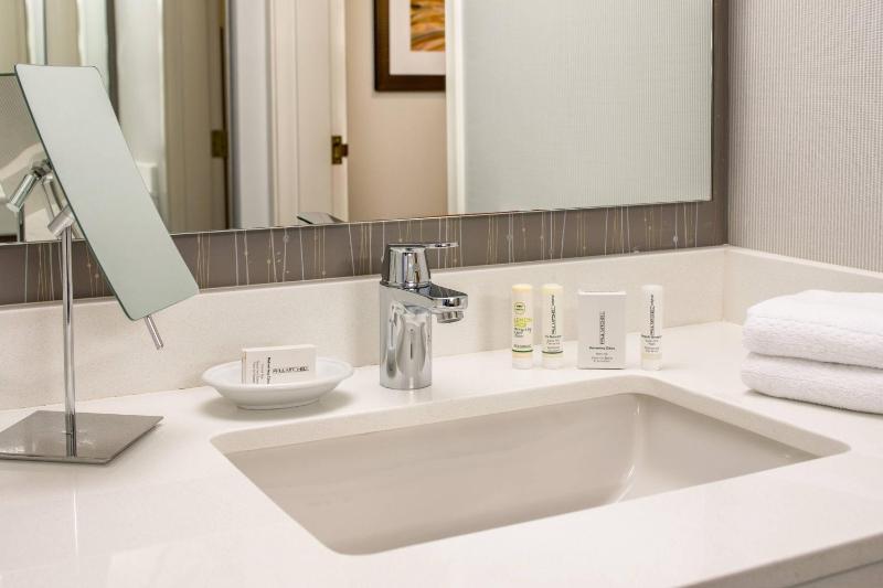 Courtyard by Marriott Portland North - image 17