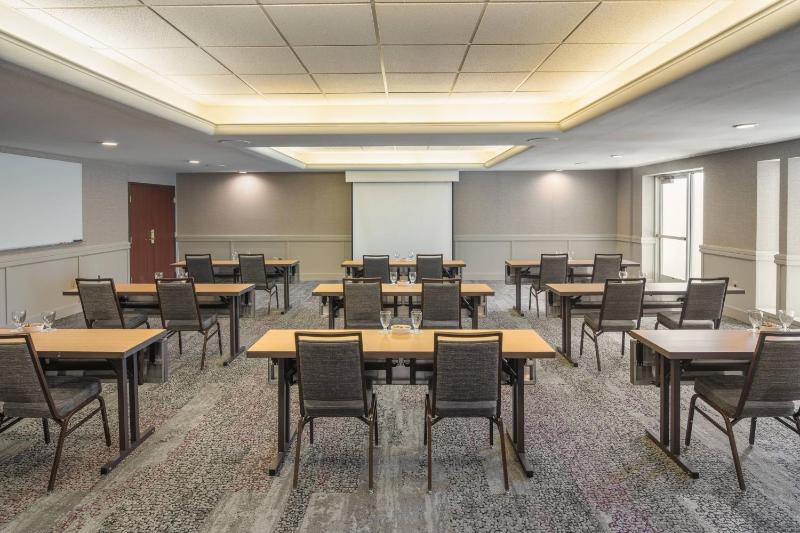 Courtyard by Marriott Portland North - image 14