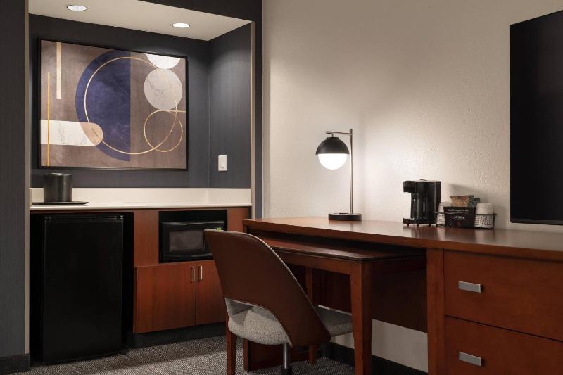 Courtyard by Marriott Palm Springs - image 32