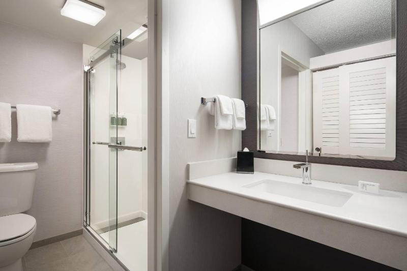Courtyard by Marriott Palm Springs - image 9