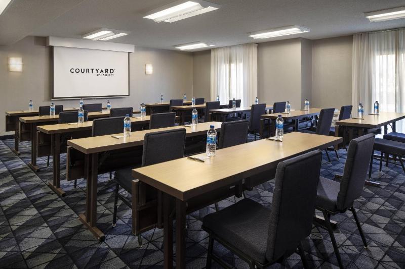Courtyard by Marriott Palm Springs - image 34