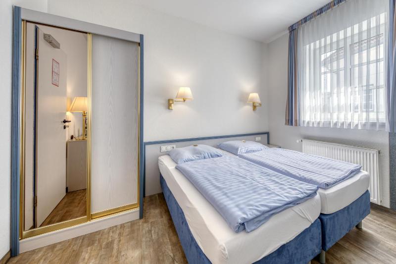 Double Room image 3
