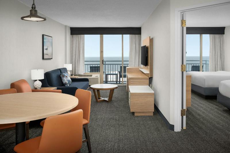 Larger One-Bedroom Queen Suite - Oceanfront  image 1