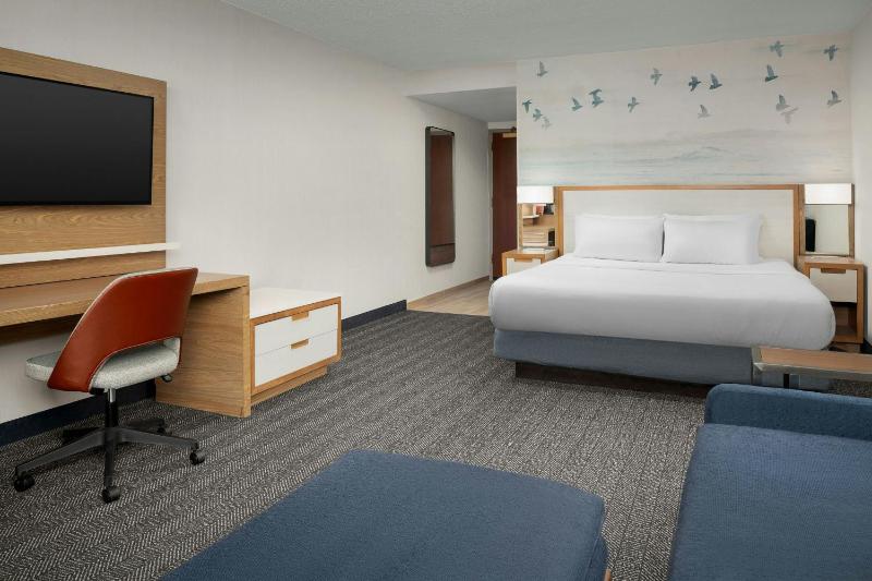 King Room with Sofa Bed - Oceanfront image 1