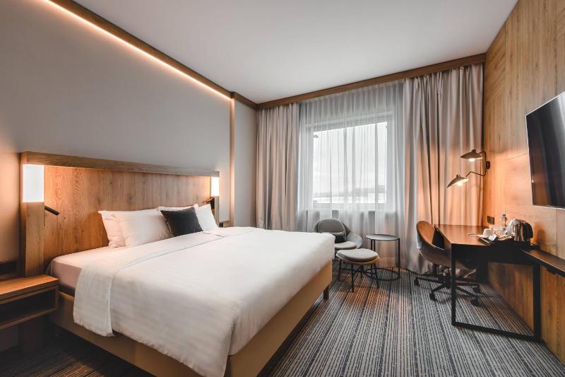 Deluxe Room, Guest room, 1 King image 1