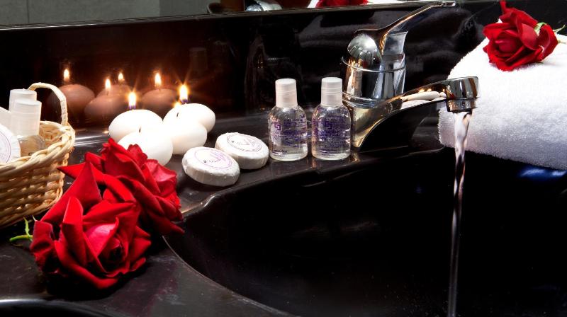 Double or Twin Room Single Use image 2