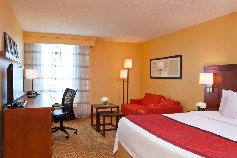 King Suite with Sofa Bed image 3