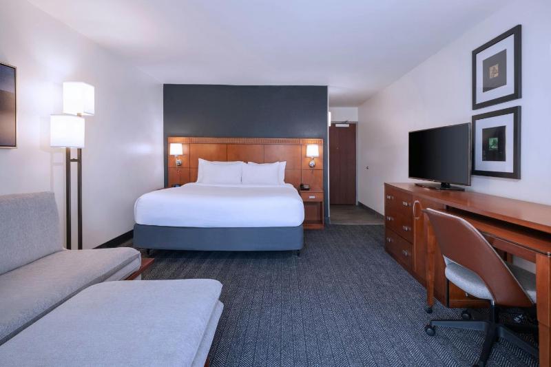 King Room with Sofa Bed and Balcony image 4