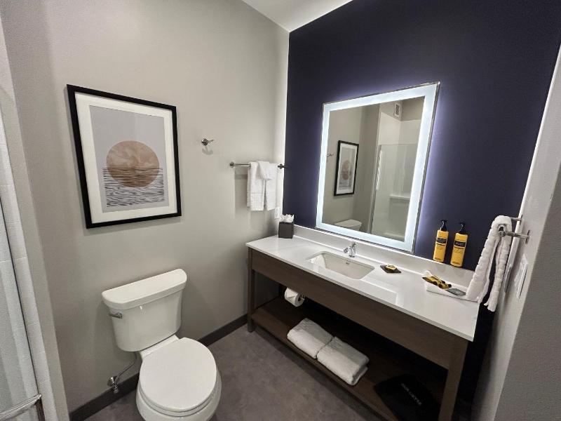 King Room - Non-Smoking image 2