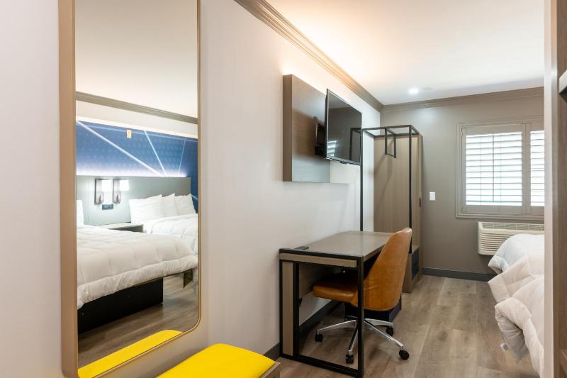 Quadruple Room - Non Smoking image 2