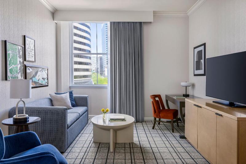 One-Bedroom Suite image 2