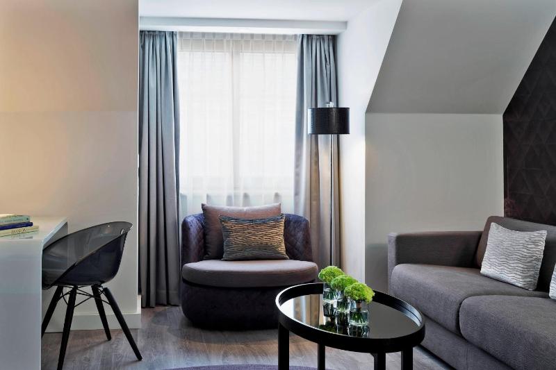 One-Bedroom Premium King Suite with Sofa Bed image 4