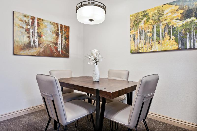 One-Bedroom Apartment image 4