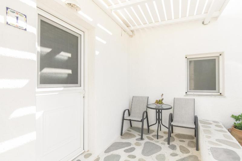 Double Room with Balcony image 2