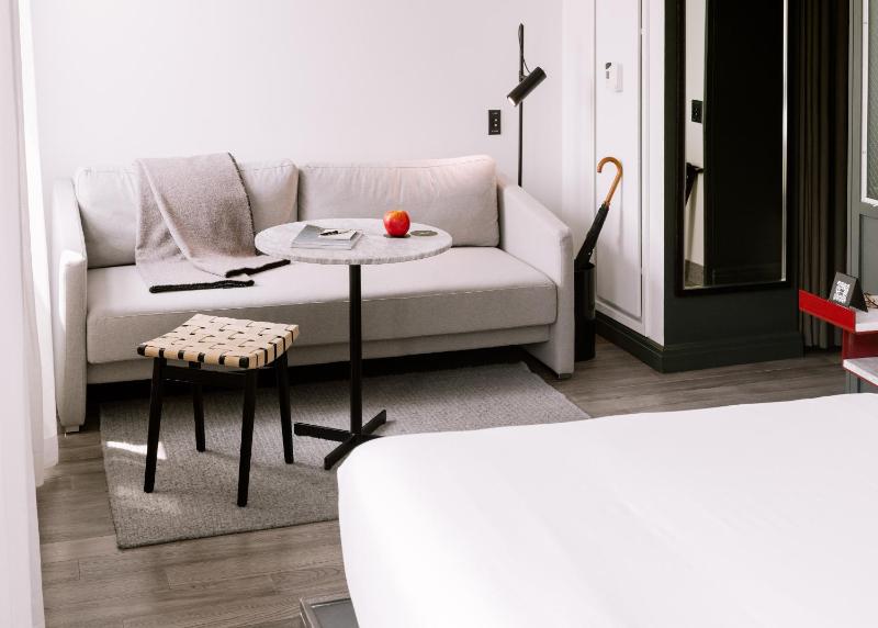 King Room image 4