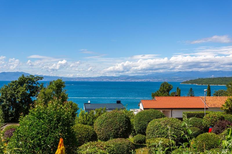 Two-Bedroom Apartment with Terrace and Sea View image 3