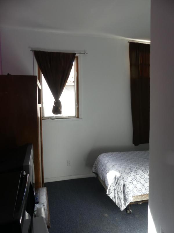 Budget Double Room image 3