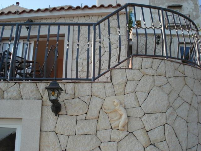 Three-Bedroom Holiday Home with Sea View  - Nad Kovač Street image 3