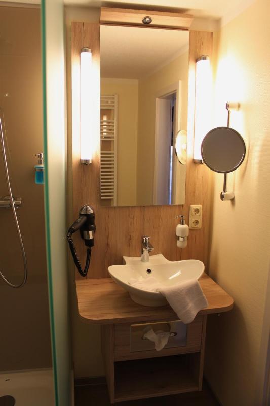 Single Room image 3