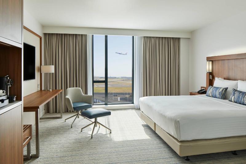 Junior King Suite image 4