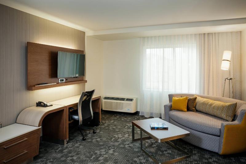 King Room with Sofa Bed image 1