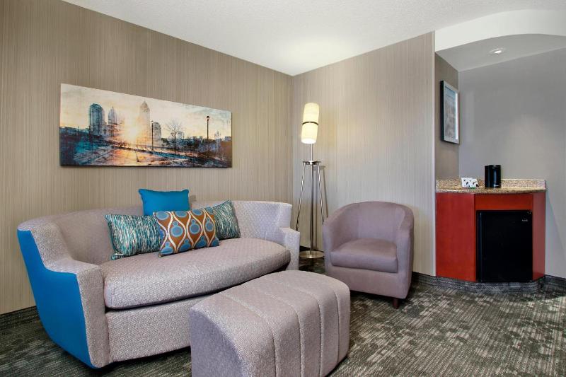 King Room with Sofa Bed image 3