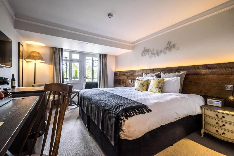 Twin Room with Balcony image 2
