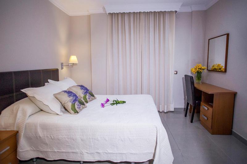Triple Room with Bathroom image 3