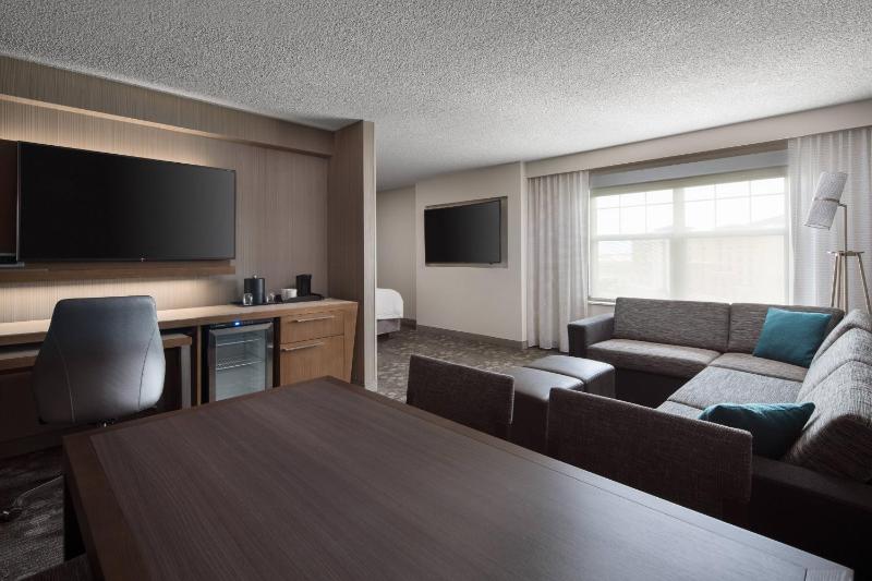 King Suite with Sofa Bed image 3