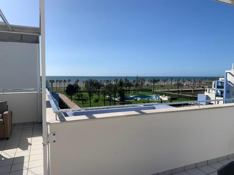Beautiful 2 bedroom penthouse - image 26