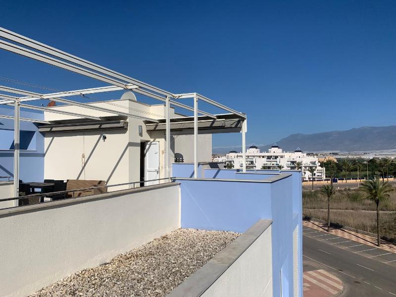 Beautiful 2 bedroom penthouse - image 12