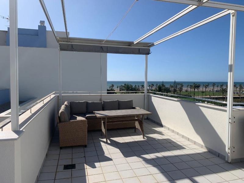 Beautiful 2 bedroom penthouse - image 21